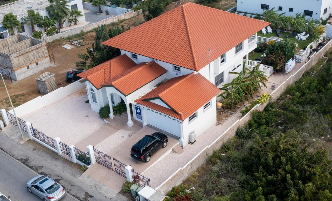 Adonai Hotel Boutique Виллемстад Экстерьер фото
